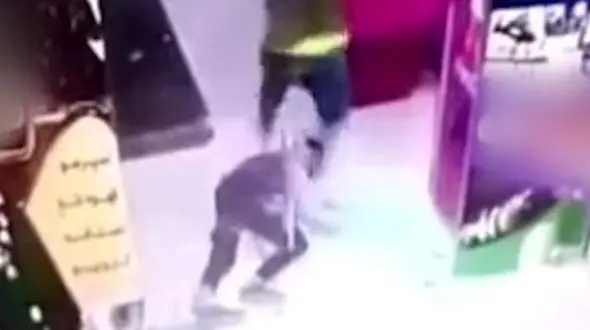 گلوله خوردن یک جوان در گیم نت اهواز + فیلم لحظه حادثه