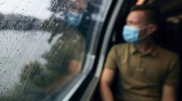 روش استفاده از ماسک در روزهای بارانی