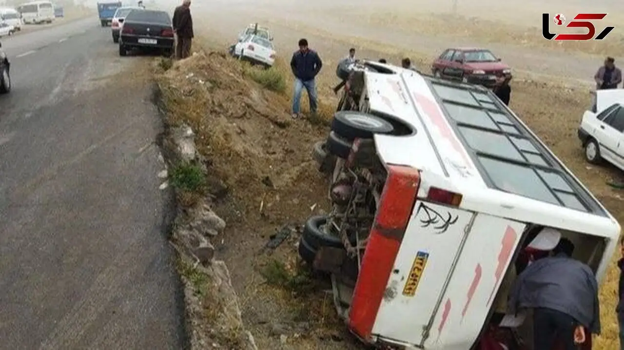 واژگونی مینی‌بوس حامل دانش‌آموزان دختر در نقده / ۱۳ نفر مصدوم شدند