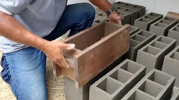 طرز ساخت بلوک سیمانی در خانه + فیلم