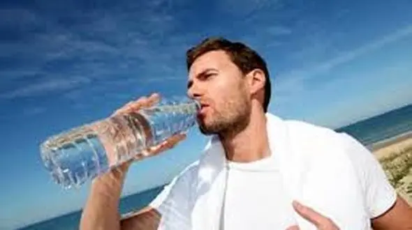 چرا برخی روزها بیش از حد تشنه می شوید؟/خطر دیابت در کمین این افراد نشسته است