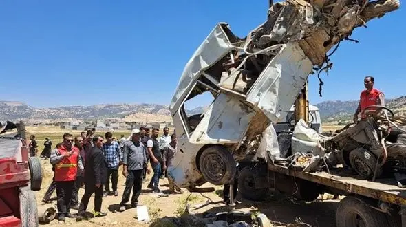 تصادف در جاده های زنجان ۱۷ مصدوم داشت