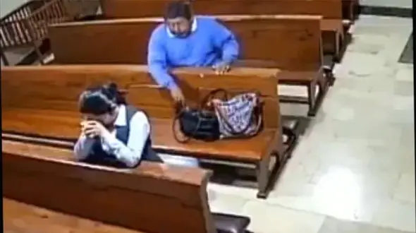 ببینید / سرقت بی‌شرمانه از یک زن در کلیسا / شوکه می شوید