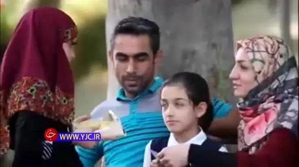 دختر شهید مدافع حرم، فال می فروشد+ فیلم