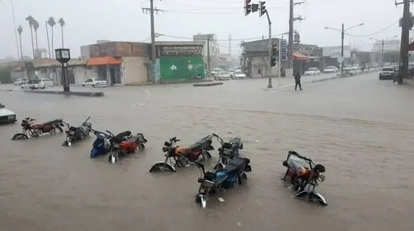  سیل در بوشهر / بسته شدن جاده ها و تخریب خانه های روستایی + فیلم 