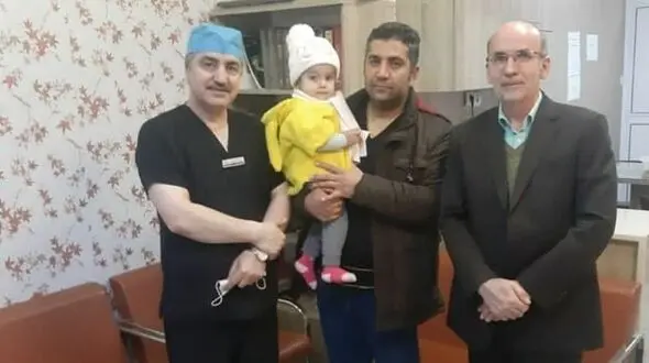 مرگ این دختربچه یکساله حتمی بود/ پزشکان کرمانشاهی وارد عمل شدند