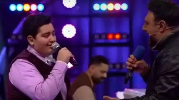 فیلم آواز باشکوه نوجوان در  برنامه صداتو  با شاهکار استاد شجریان ! /   محمد علیزاده تاب نیاورد و باهاش خوند !