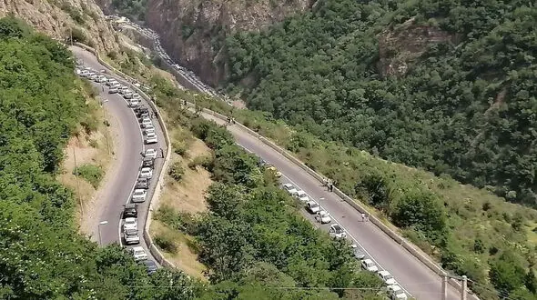 ترافیک بیش از حد محور کندوان را یکطرفه کرد + مسافران بخوانند