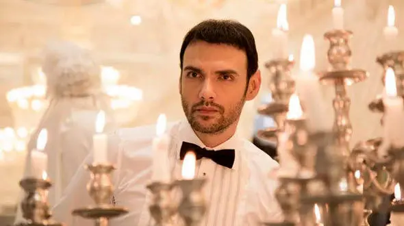 درگیری بازیگر مرد سینما با بی وزنی + عکس 