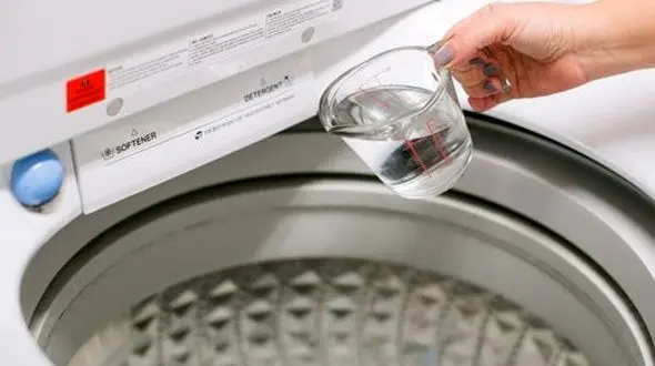 لباس های سفید رنگ گرفته را با این محلول جادویی تمیز کنید