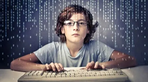 ضعف سواد فضای مجازی در جامعه/ برای استفاده کودکان و نوجوانان از فضای مجازی نیازمند مقررات هستیم