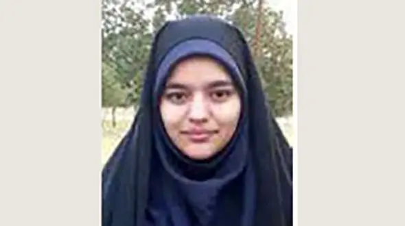 عکس دختر دبیرستانی که کرجی ها را به اشک انداخت! + جزییات