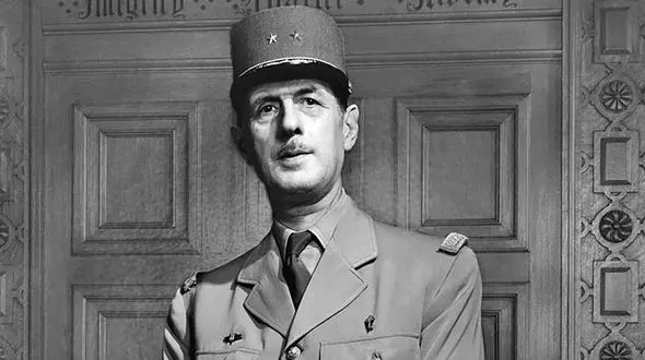 ژنرال فرانسوی در خارج از دفتر کارش + عکس