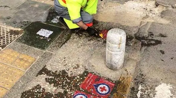 تبلیغ زشت بعضی از شرکت ها در پیاده رو های تهران+عکس