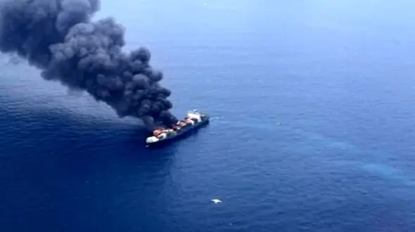 وقوع آتش‌سوزی در یک کشتی در بندر بوشهر