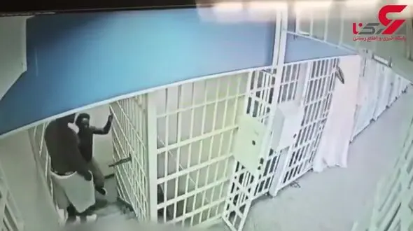 این پلیس بدجوری کتک خورد! + فیلم لحظه حادثه