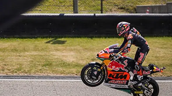 از تصادف با آهو تا فرار جت جنگی از موشک