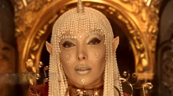 عکس روز  /  نگاهی داریم به سیر حرکت صدف اسپهبدی در بازیگری از «علفزار» تا «بازنده» / مسیر سبز