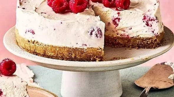 چیزکیک بی‌نظیر و نان ابری نرم