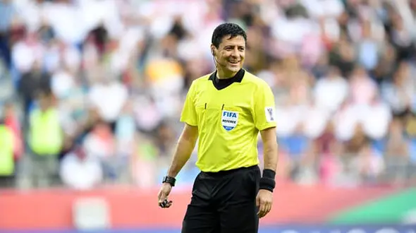 فیلم / نجات یک بچه گربه  توسط بین‌المللی‌ترین چهره فوتبال ایران! / در رختکن گیر کرده بود