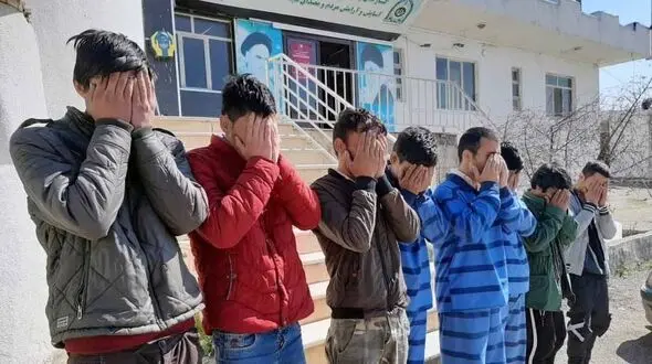 انهدام باند تبهکاران حرفه ای در شرق تهران / این افراد پلید همه فن حریف هستند +عکس