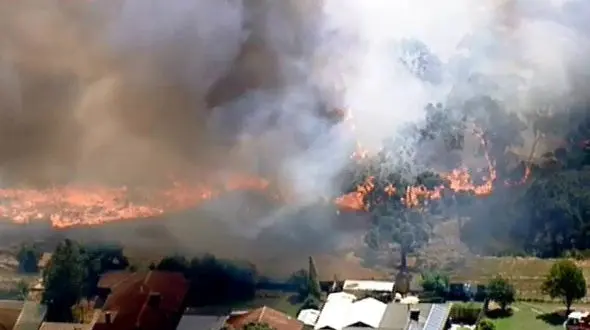 گرمای شدید در استرالیا آسفالت خیابان‌ها را ذوب کرد + تصاویر