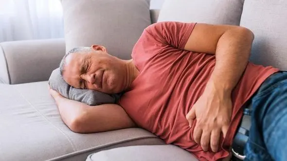 چرا سفر باعث یبوست می‌شود؟ /  11 راهکار درمان 