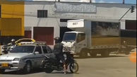 فیلم عجیب از تصادف مرد موتور سوار با ماشین / ببینید