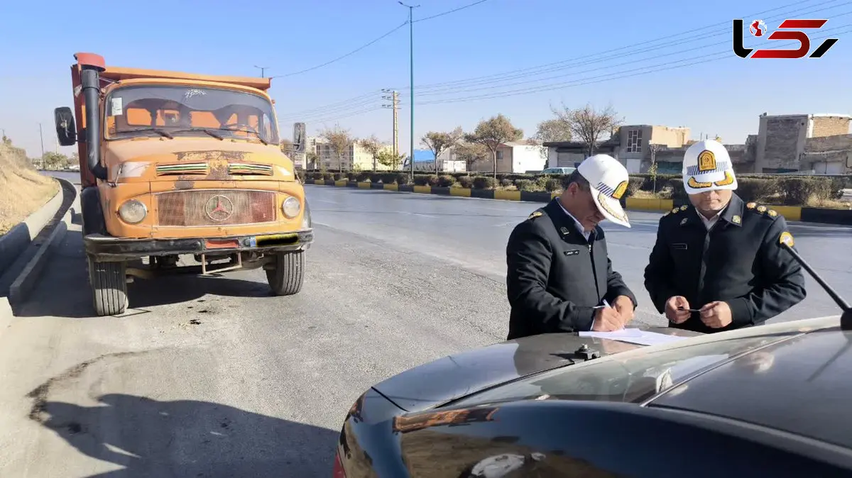 فیلم توقیف کامیون شهرداری اراک با 67 میلیون تومان خلافی