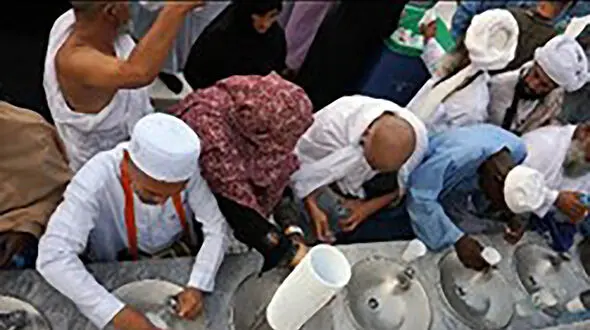 برای اولین بار شاه سعودی دستور پاکسازی چاه زمزم را صادر کرد