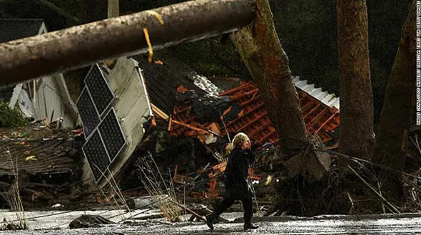 مرگ ۱۳ تن در اثر رانش زمین در کالیفرنیا + فیلم عجیب