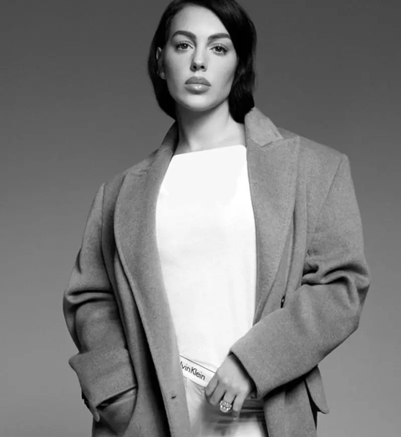 جورجینا روی جلد مجله ووگ