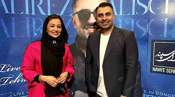 دورهمی ساده علیرضا طلیسچی و نفیسه روشن در رستوران+عکس/ آقای خواننده و خانوم بازیگر در انتظار آماده شدن غذا