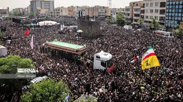رسانه‌ های غربی: سیل مردم ایران به یاد ابراهیم رئیسی به خیابان‌ها آمدند