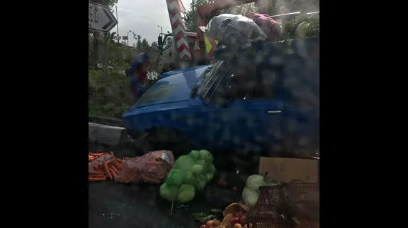 تصادف عجیب نیسان با تیرچراغ  راهنما+عکس