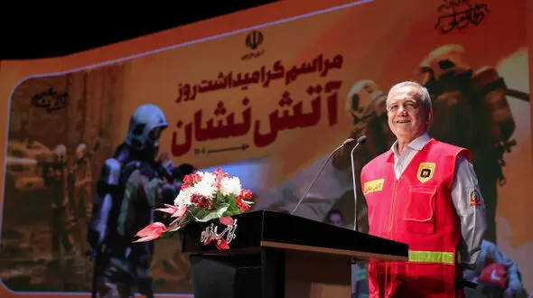 پزشکیان: به زانو در آوردن ملت ایران خواب و خیال است/ دولت برای عزت و سربلندی کشور از هیچ تلاشی دریغ نمی کند