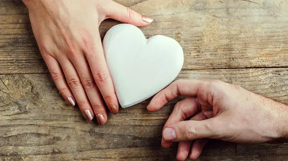 آشنایی با پدیده ای به نام عشق های دروغی 
