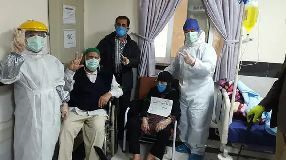 پیرمرد و پیرزن ۹۶ ساله نکایی کرونا را شکست دادند + عکس
