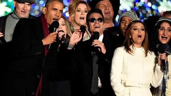 همخوانی اوباما و خوانندگان معروف در جشن کریسمس+عکس 