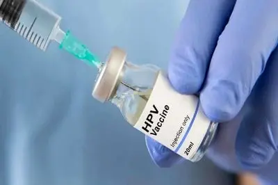 واکسن HPV در انتظار تصمیم نهایی؛ چرا برنامه‌ی ایمن‌سازی در میان کمبود دارو و جنگ معلق ماند؟