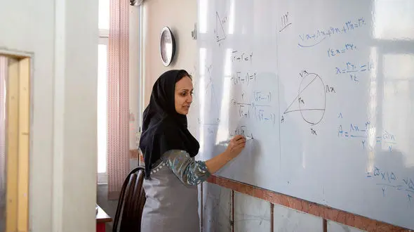 آقای وزیر آموزش و پرورش معلمان قراردادی 6 ماه است حقوق دریافت نکردند/ این معلمان بیمه هم نشده اند !