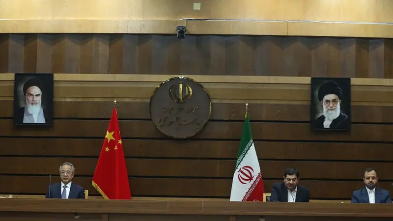 نشست همکاری‌های جامع ایران و چین با حضور هیات های سیاسی و اقتصادی برگزار شد - محمد مخبر و احسان خاندوزی