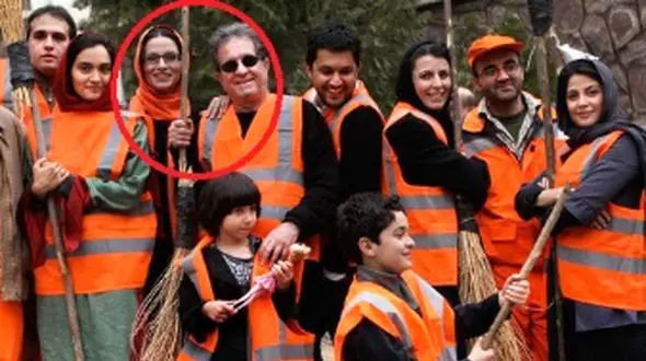 (فیلم) حضور همزمان داریوش مهرجویی و همسرش به همراه مرحوم فردوس کاویانی در پشت صحنه یک فیلم / جمعی که فقط در سرای باقی می تواند جمع شود!