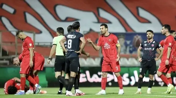 فوری: تراکتور- پرسپولیس با تماشاگر شد