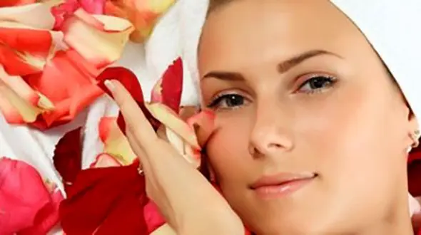 شادابی پوست در پاییز با مصرف گلاب