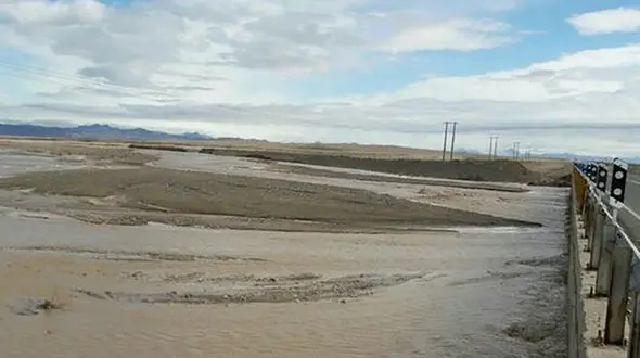 سیل راننده کمپرسی را با خود برد / در اردبیل رخ داد 