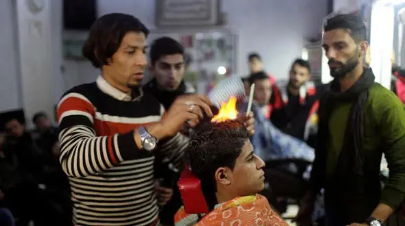 اصلاح موی سر با آتش در بیرجند! + فیلم دیدنی