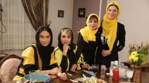 نگاهی به تیپ دهه شصتی خانم های بازیگر در یک دورهمی متفاوت / سیما تیرانداز و شبنم قلی‌خانی سم خالص شدند