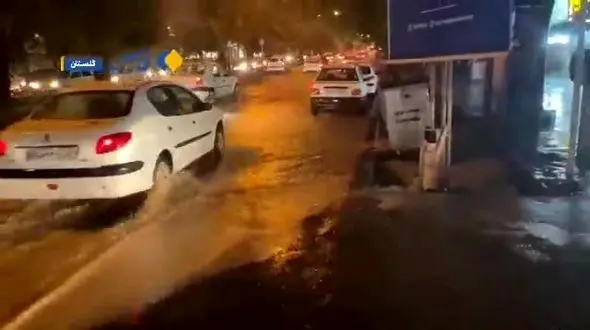  نجات دو خانواده گرفتار سیلاب در منطقه دربند شهرستان بدره توسط امدادگران هلال احمر