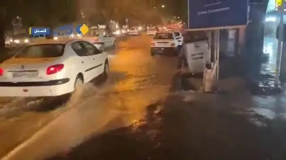  نجات دو خانواده گرفتار سیلاب در منطقه دربند شهرستان بدره توسط امدادگران هلال احمر